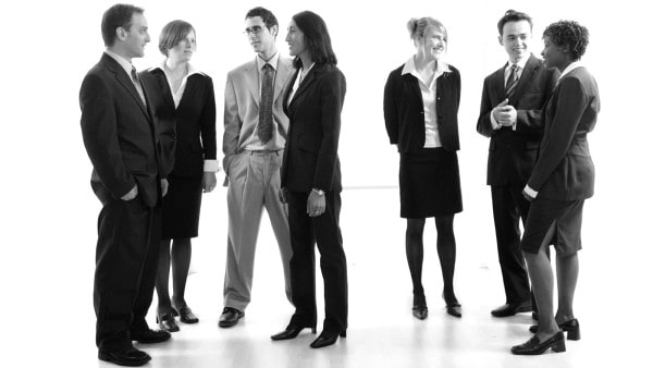 чёрно-белое фото встречи бизнес сообщества 